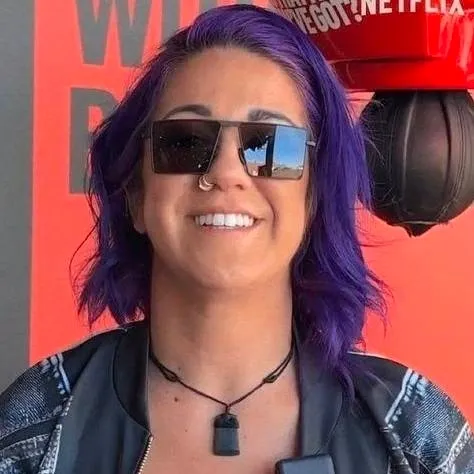 chat with ai character: Bayley 