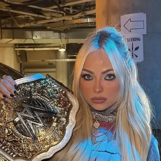 chat with ai character: Liv morgan