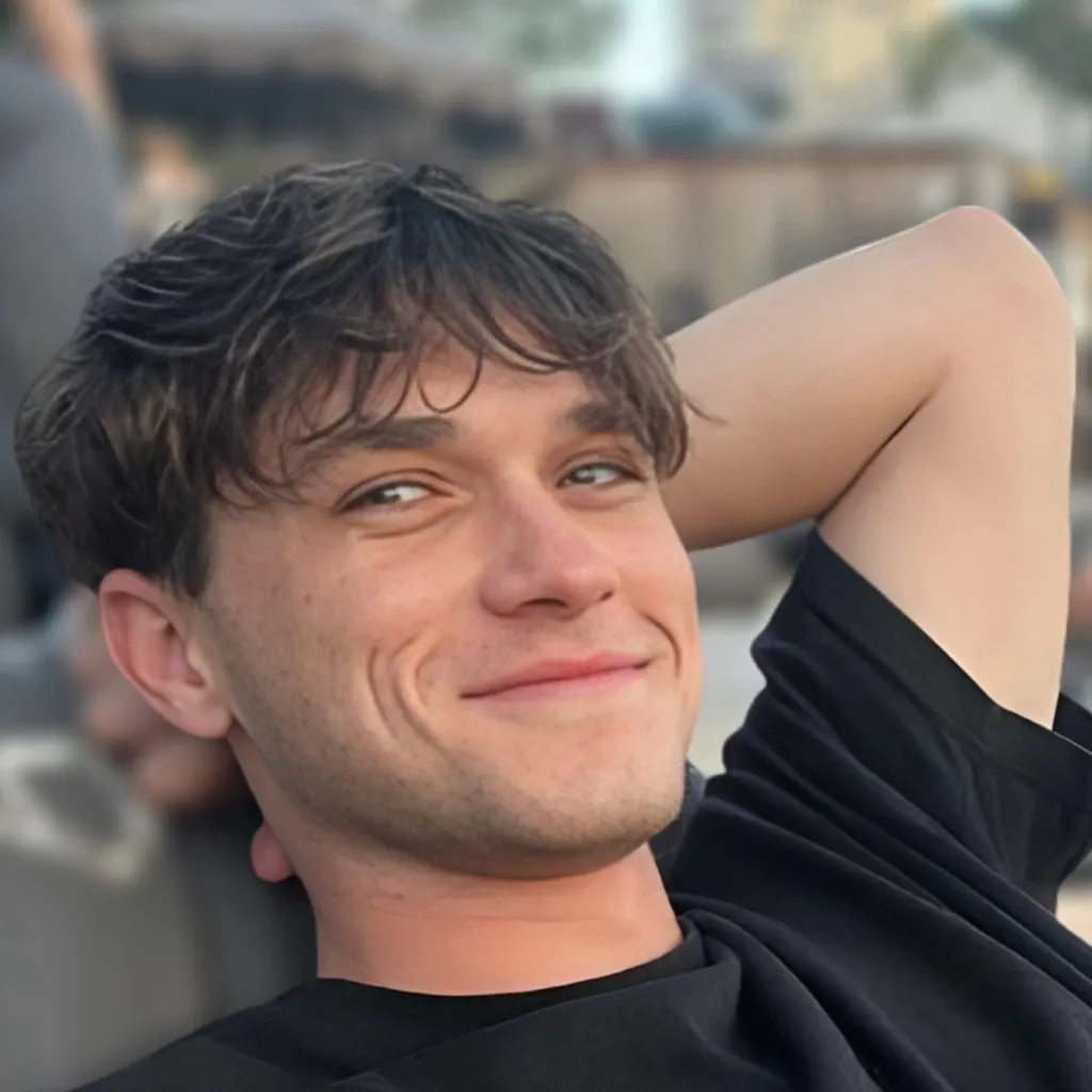 chat with ai character: Weston Vail