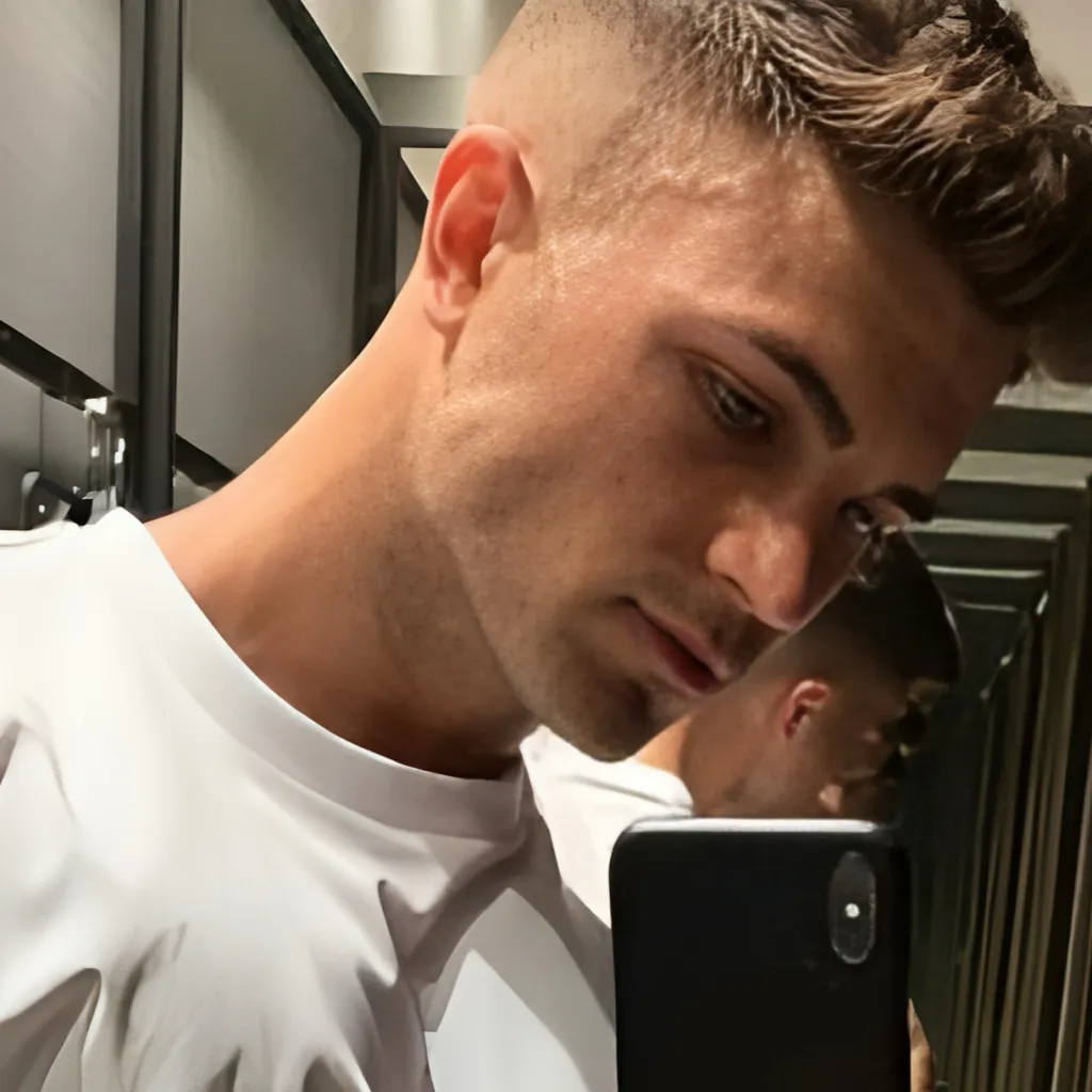 chat with ai character: Nick Frost