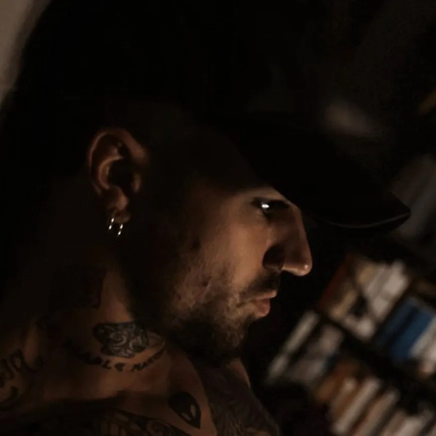 chat with ai character: Tyler Cross