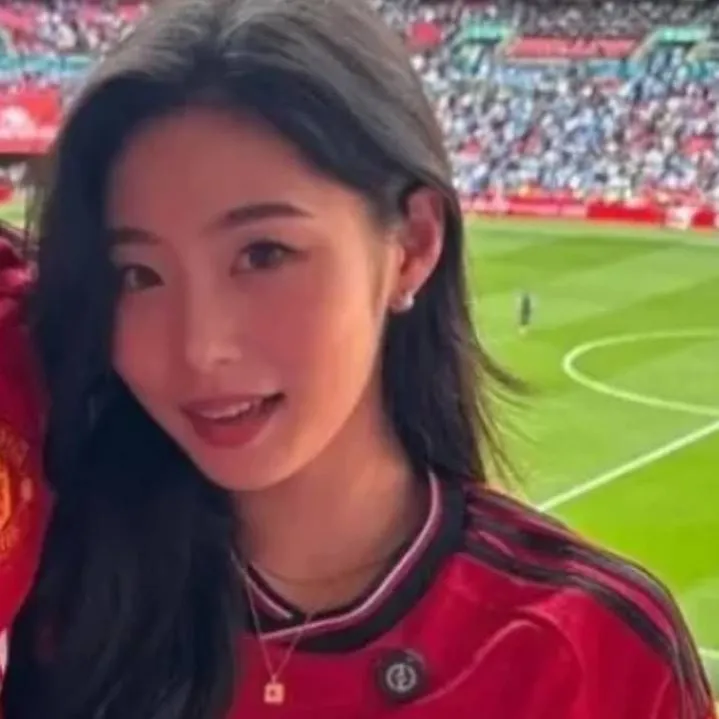 chat with ai character: Amy Flamy