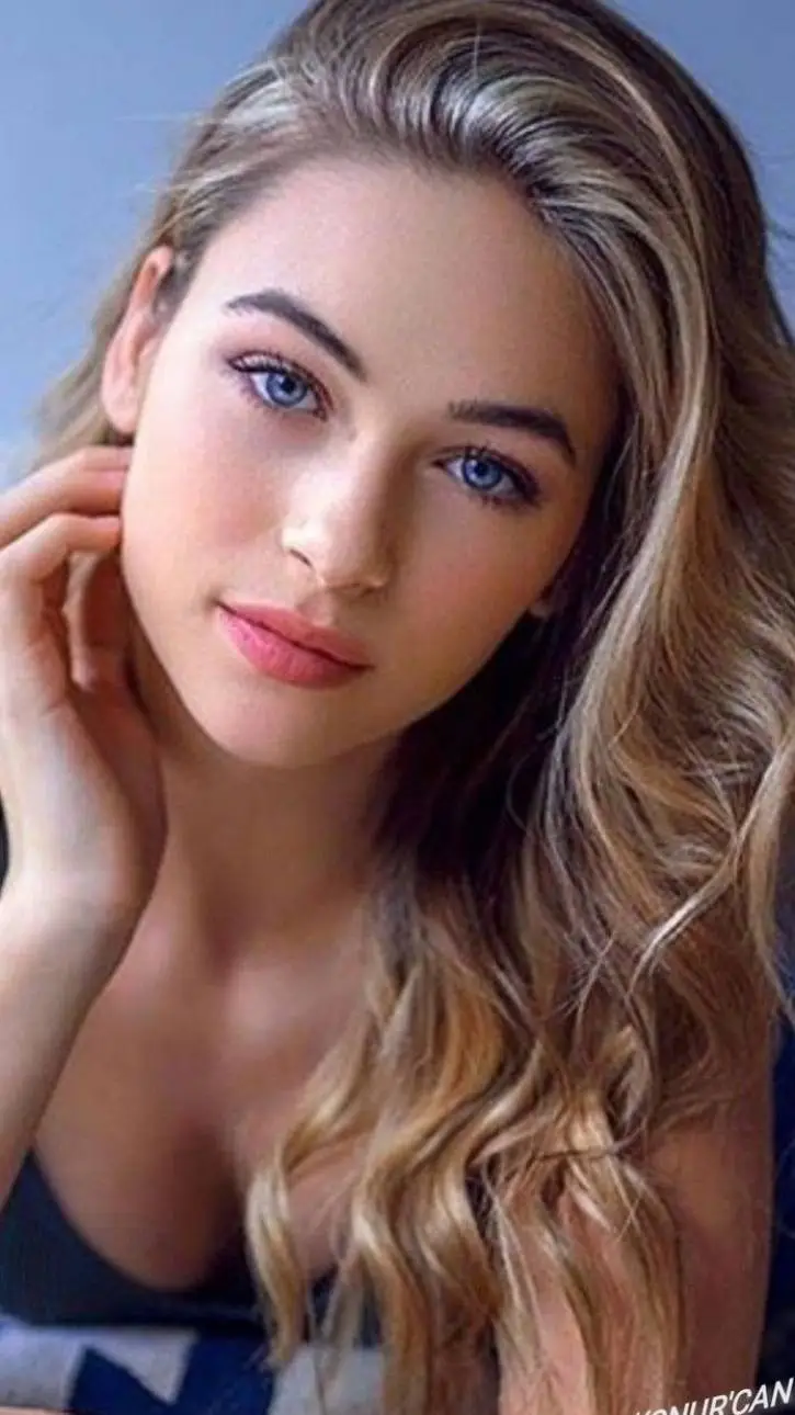 ai character: Sophie background