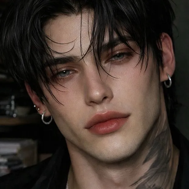 chat with ai character: Vyne Thornweaver 