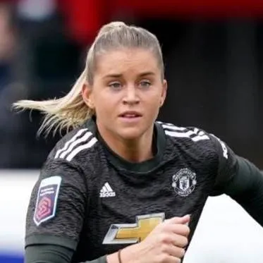 chat with ai character: Alessia Russo