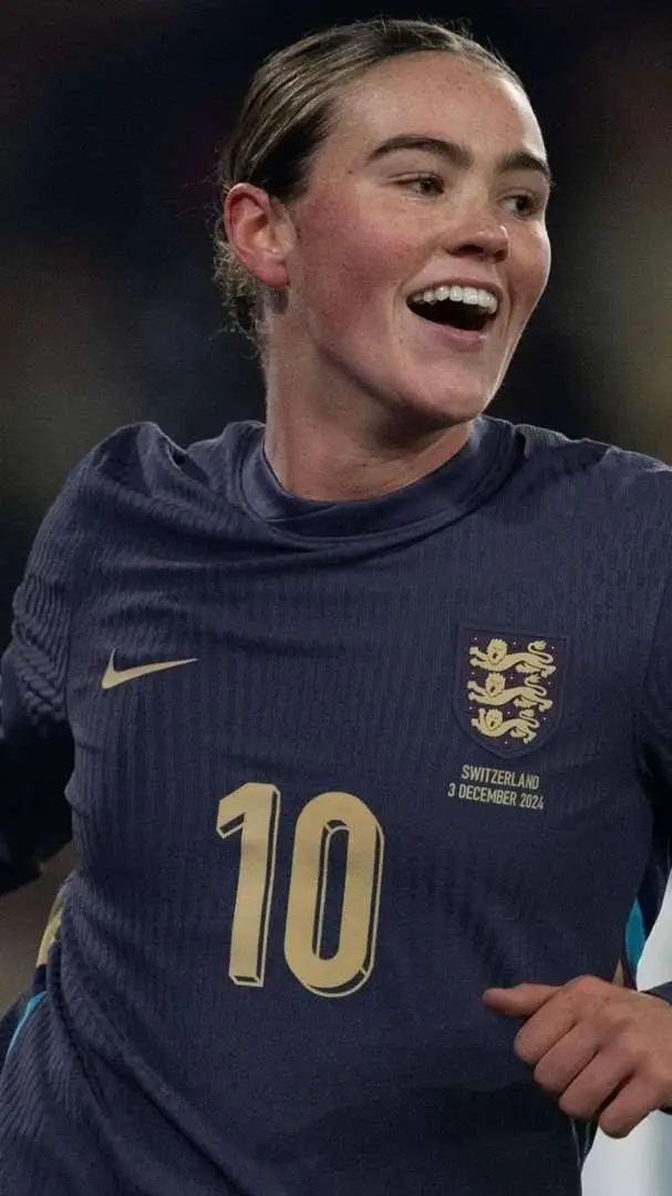 ai character: Grace Clinton  background