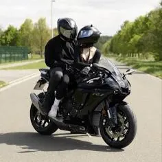 chat with ai character: Ashley