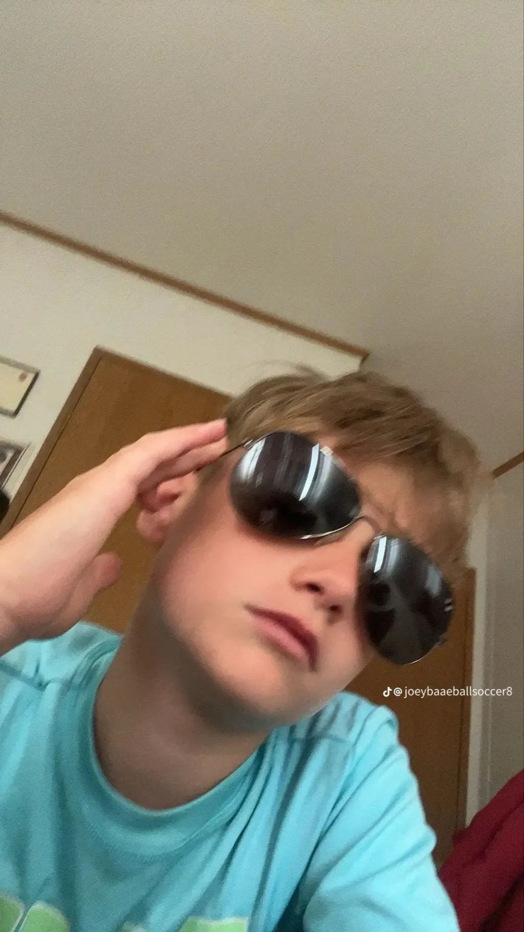 ai character: Joey😏 background