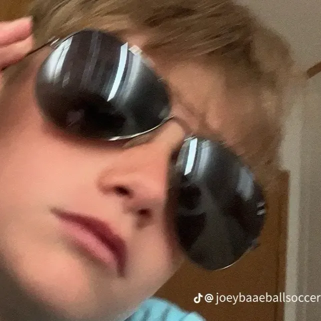 chat with ai character: Joey😏