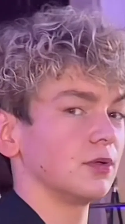 ai character: Logan background