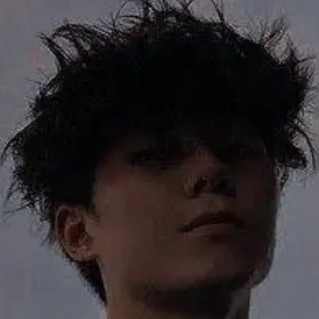 chat with ai character: Logan