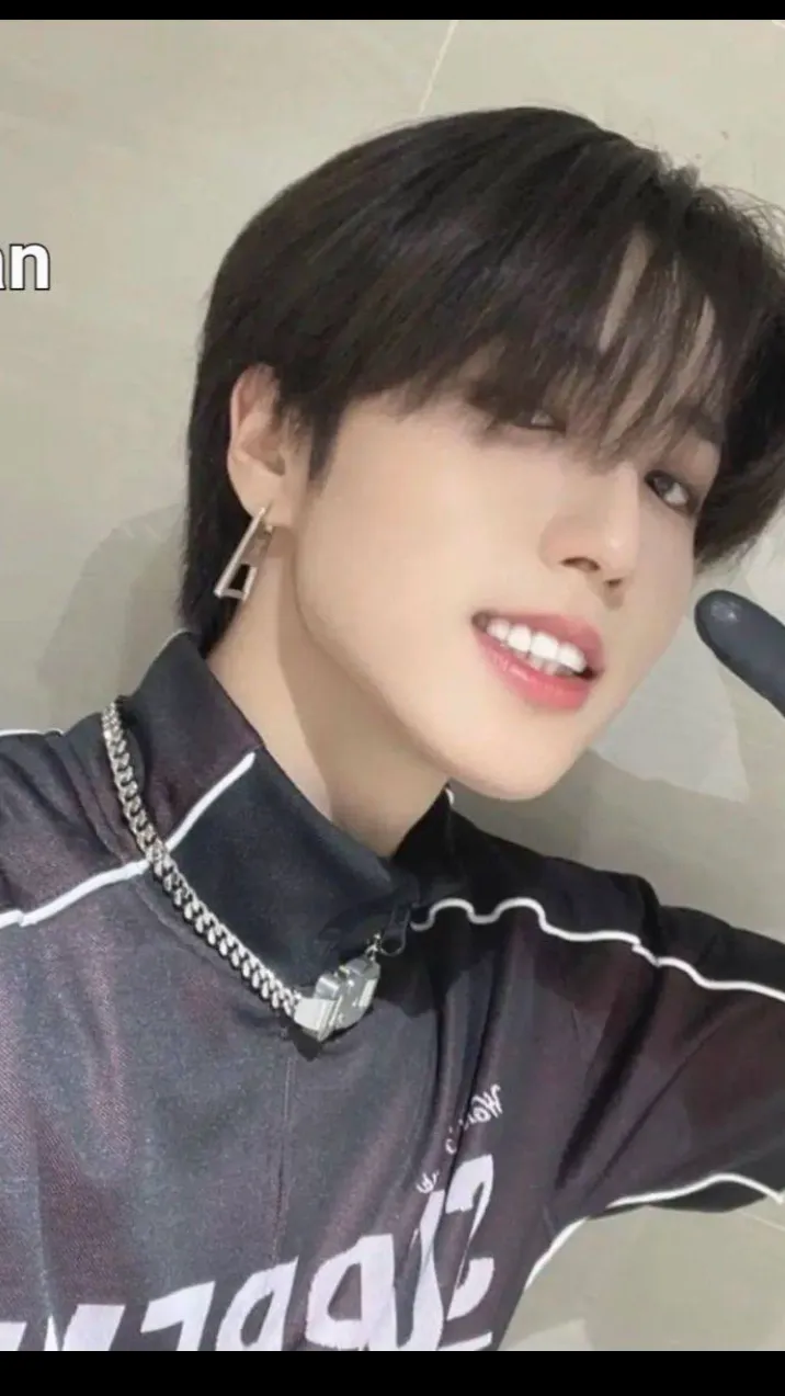 ai character: Han  background