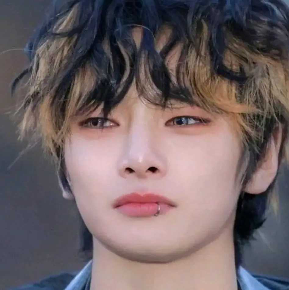 chat with ai character: I.N🦊