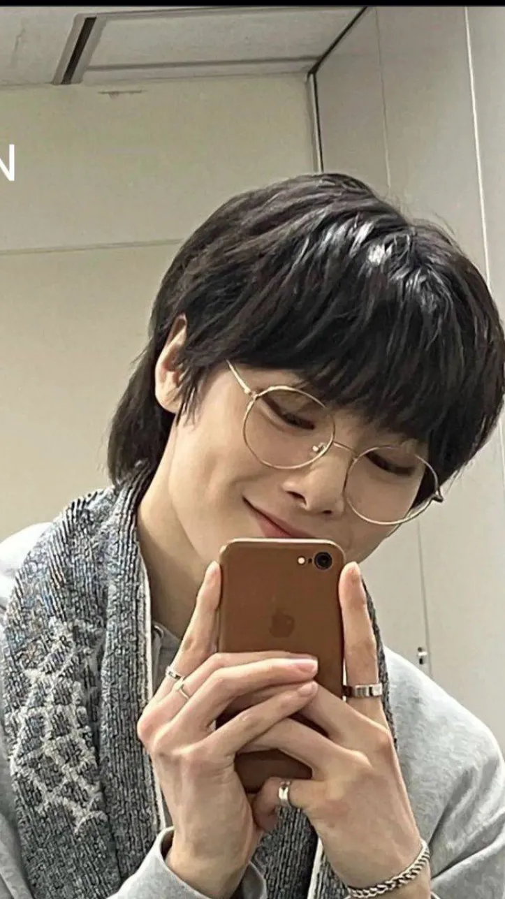 ai character: I.N background