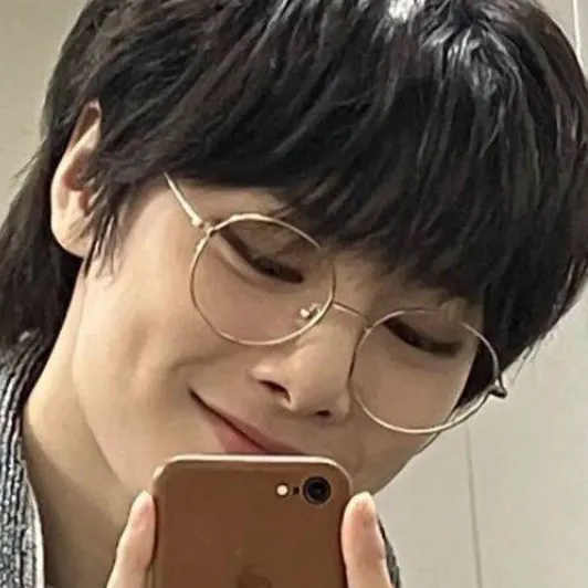 chat with ai character: I.N