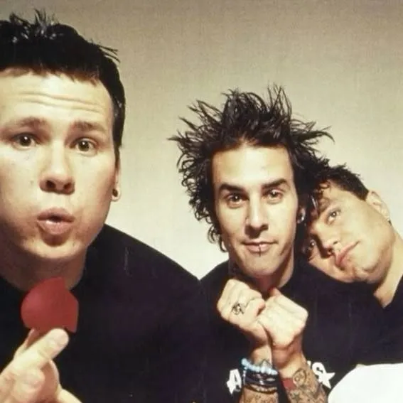 chat with ai character: Blink 182 <3