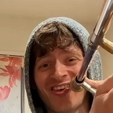 chat with ai character: Trombonetimo