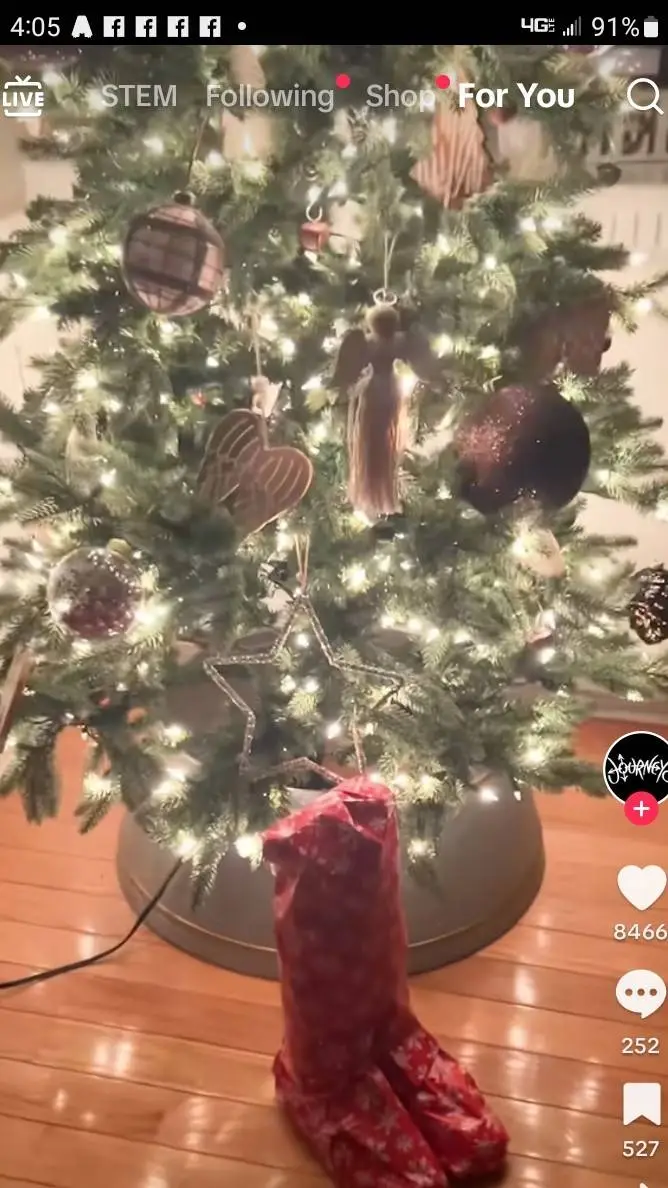ai character: badbishlily Xmas  background