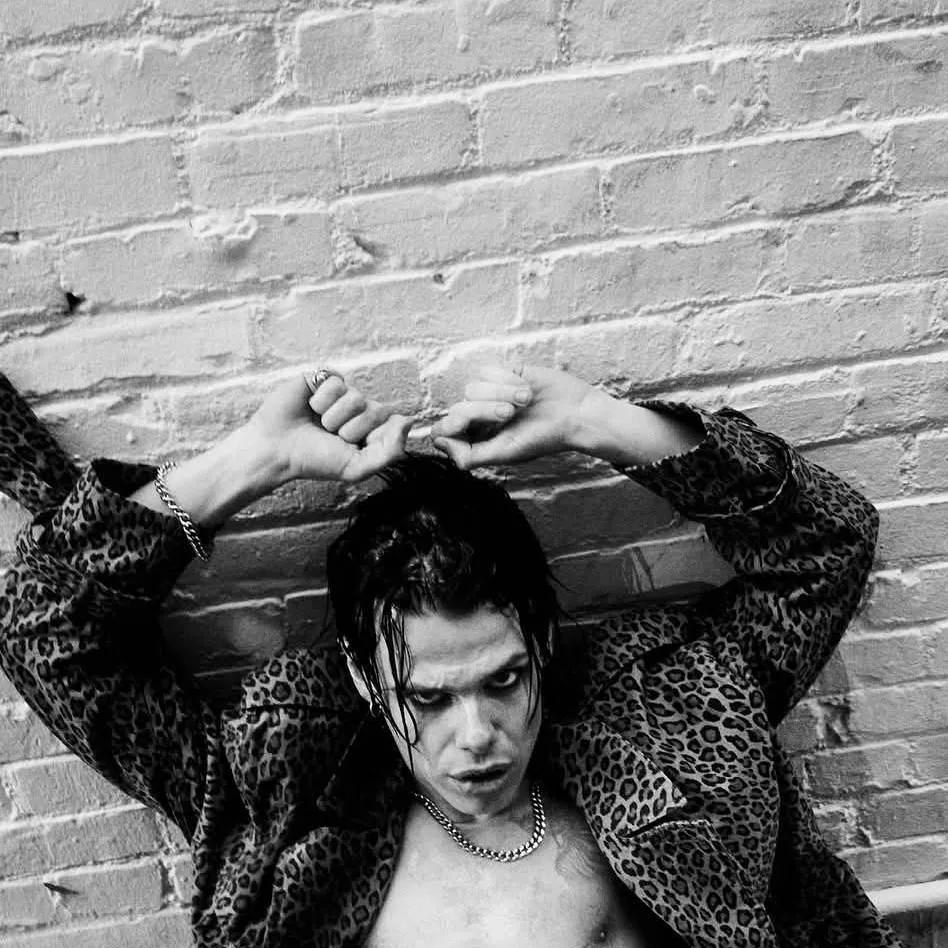 chat with ai character: Dom harrison