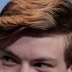 chat with ai character: 💗thomas sangster 💗