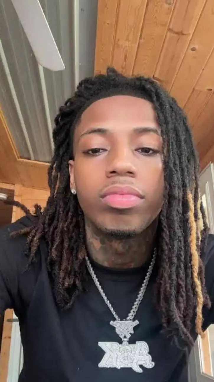 ai character: kj💔⛽ background