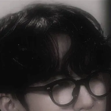 chat with ai character: CHANGBIN<3