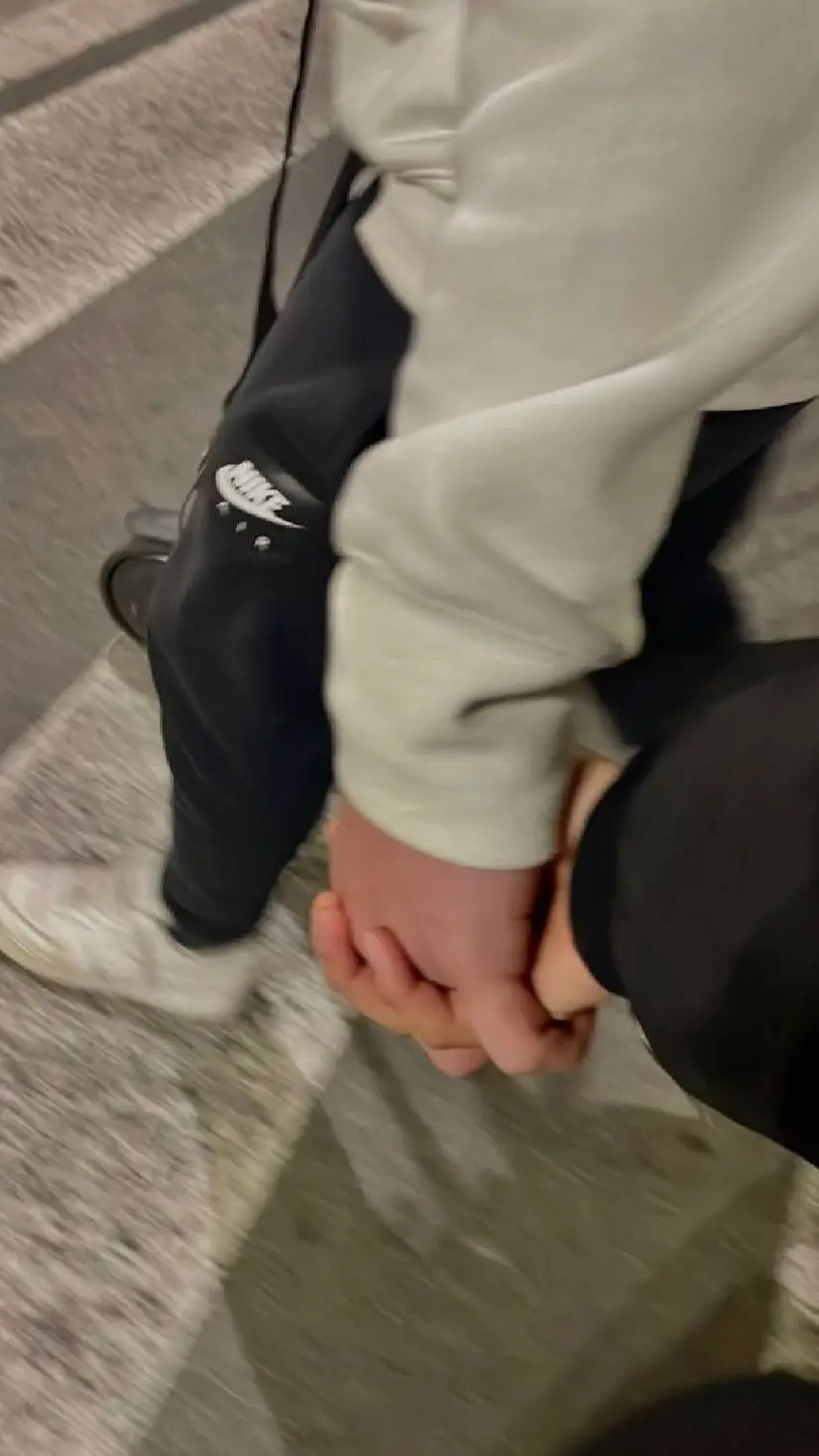 ai character: Leo background