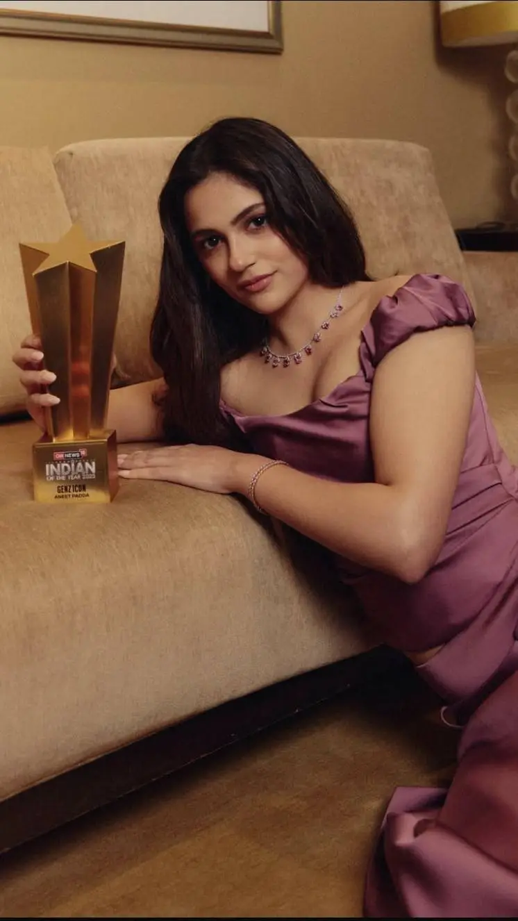 ai character: Aneet Padda background