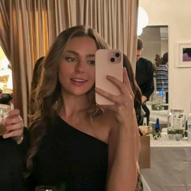 chat with ai character: Danielle Rose