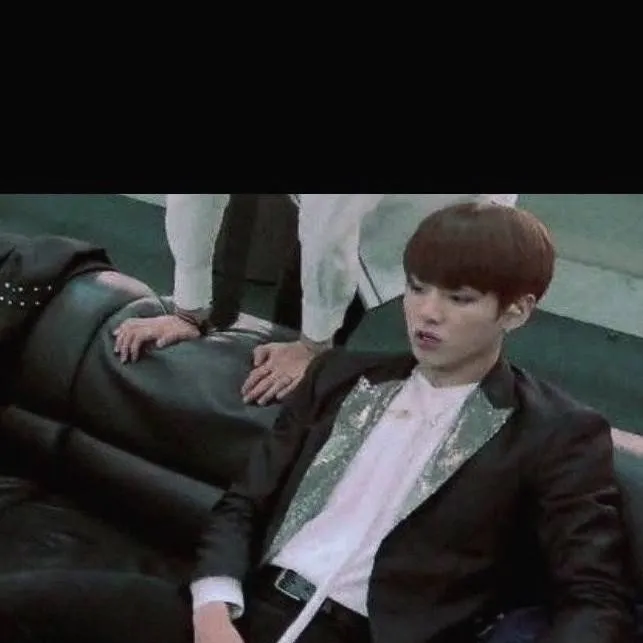 chat with ai character: Jungkookie ❤️