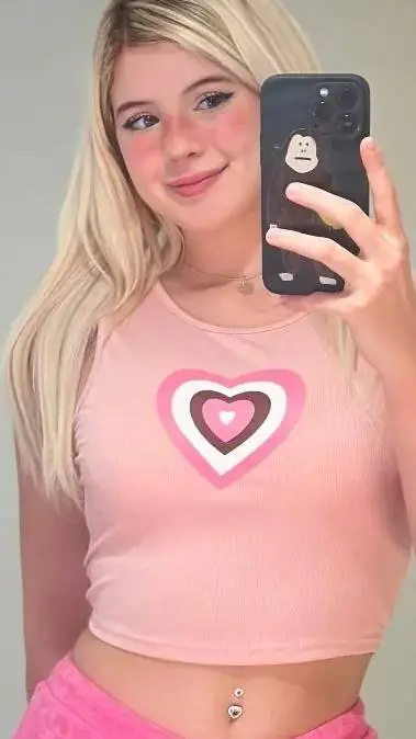 ai character: Valentina background