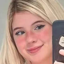 chat with ai character: Valentina