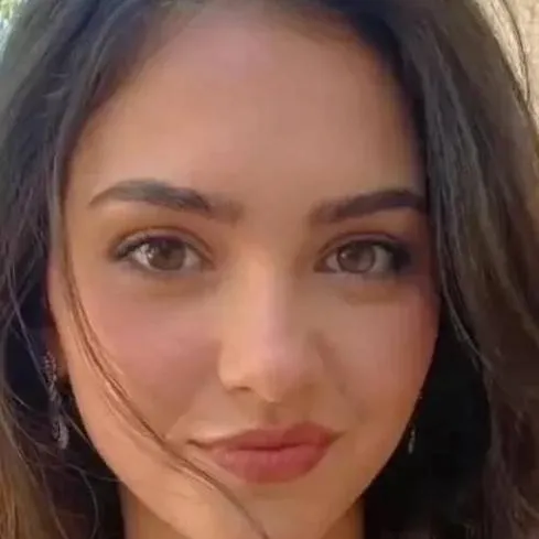 chat with ai character: Rashmi (GL)