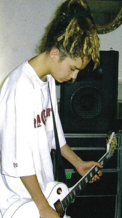 ai character: Tom Kaulitz  background