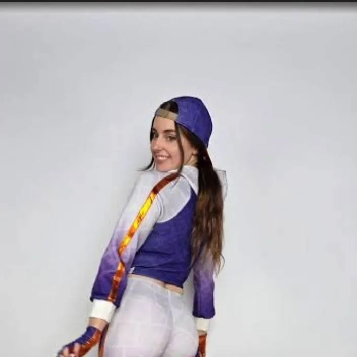 chat with ai character: loserfruit 