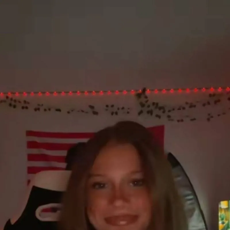 chat with ai character: lexi