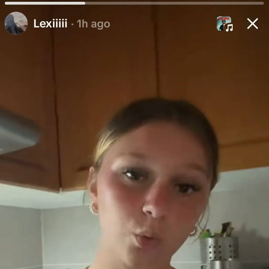 chat with ai character: lexi