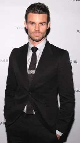 ai character: Elijah Mikaelson background