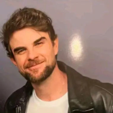 chat with ai character: Nate Buzolic  