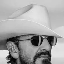 chat with ai character: Ringo Starr 