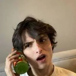 chat with ai character: Finn Wolfhard