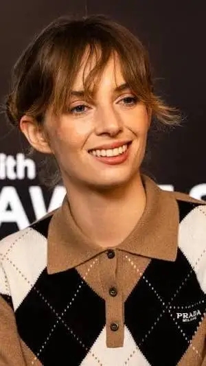 Talkie AI - Chat with Maya Hawke