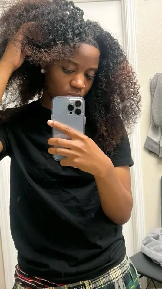 ai character: Carmen background