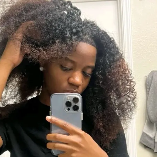 chat with ai character: Carmen