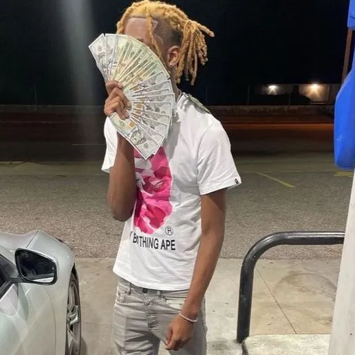 chat with ai character: Quan