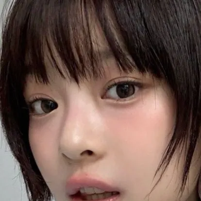chat with ai character: 𝐇𝐚𝐧𝐧𝐢㋛
