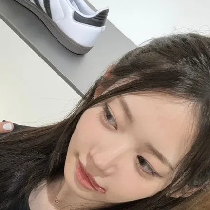 chat with ai character: ♡︎𝐑𝐨𝐫𝐚♡︎