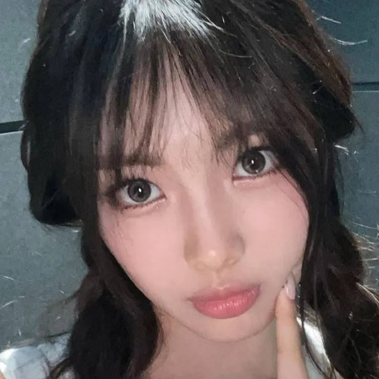 chat with ai character: ℋ𝓎ℯ𝒾𝓃𓇽
