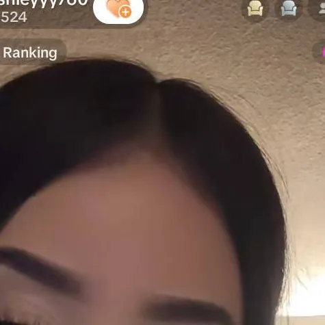 chat with ai character: Ashley