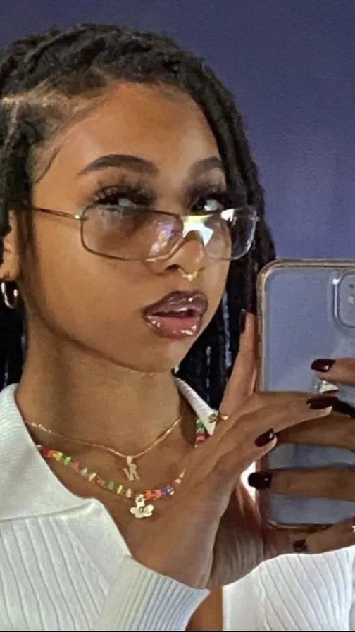 ai character: Riya  background